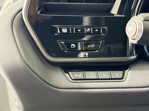 Used 2025 Lexus TX 500h AWD w/ Technology Package image 10