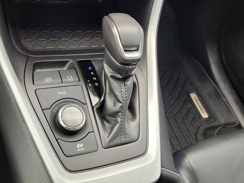Used 2022 Toyota RAV4 XSE AWD/4WD image 30