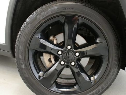 Used 2024 Jeep Grand Cherokee Altitude AWD/4WD image 35
