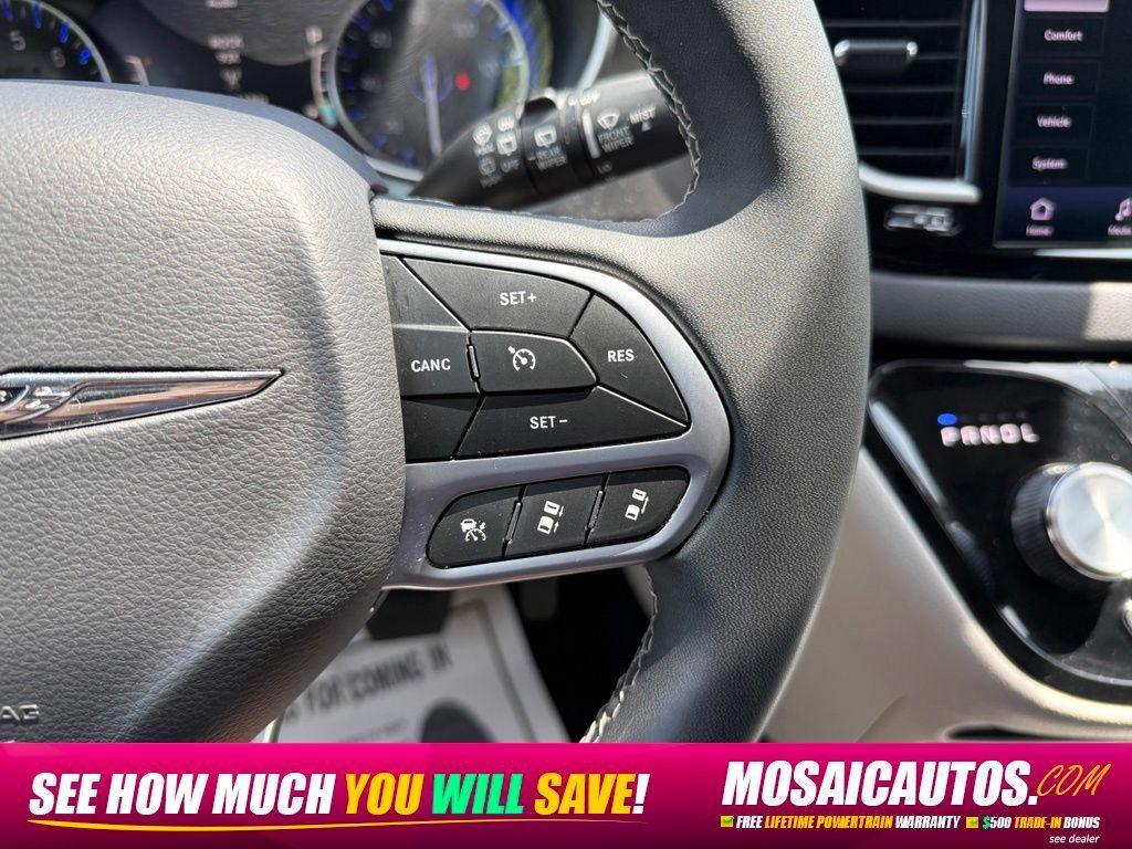 Used 2024 Chrysler Pacifica Touring-L FWD image 33