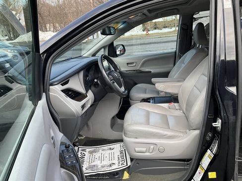 Used 2015 Toyota Sienna XLE w/ XLE Navigation Package image 14