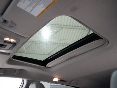 Used 2021 Toyota Sienna XLE image 18