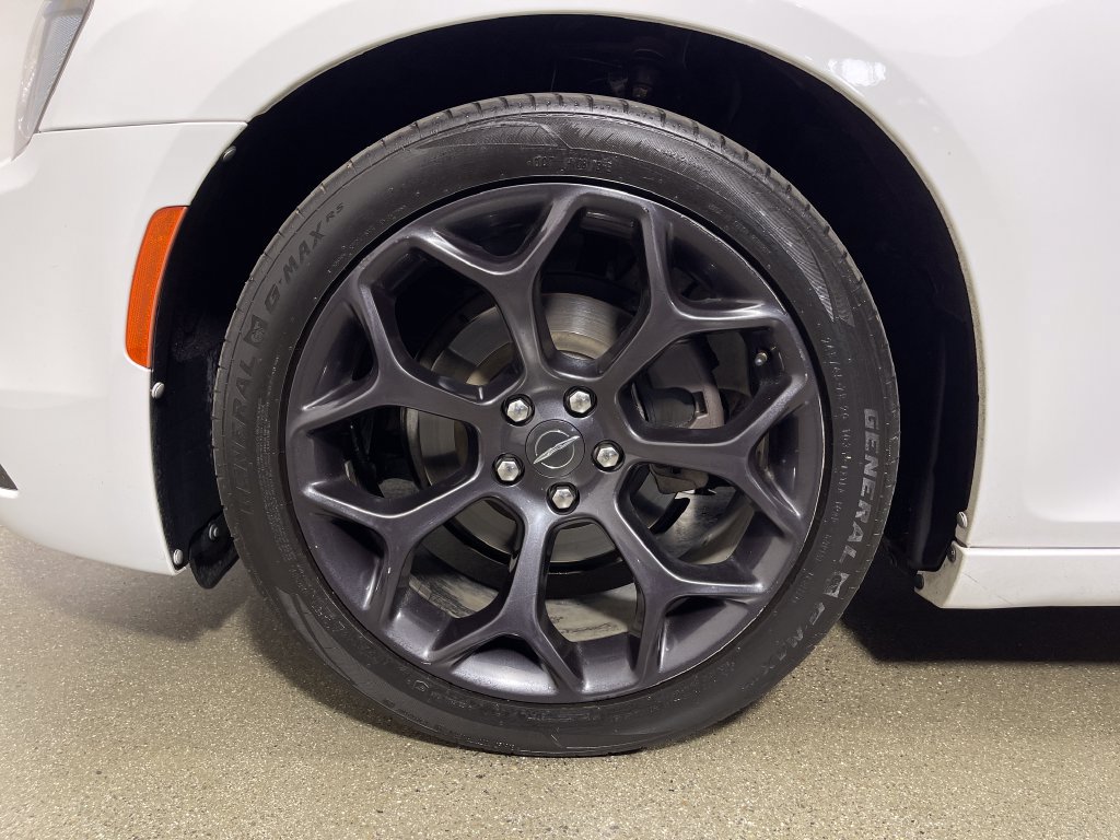 Used 2019 Chrysler 300 S RWD image 11