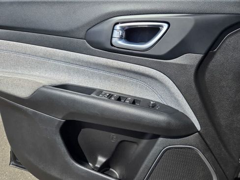 Used 2025 Jeep Compass Sport AWD/4WD image 19