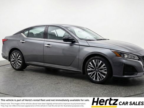 Used 2025 Nissan Altima 2.5 SV FWD image 1