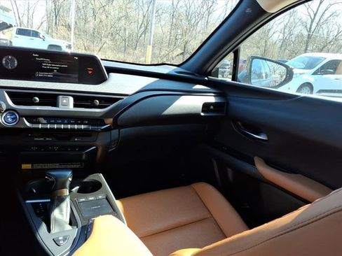 Used 2020 Lexus UX 250h 250h Base w/ Premium Package image 11