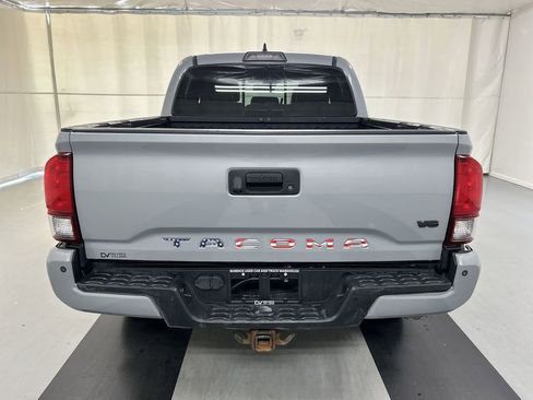 Used 2018 Toyota Tacoma TRD Sport image 22