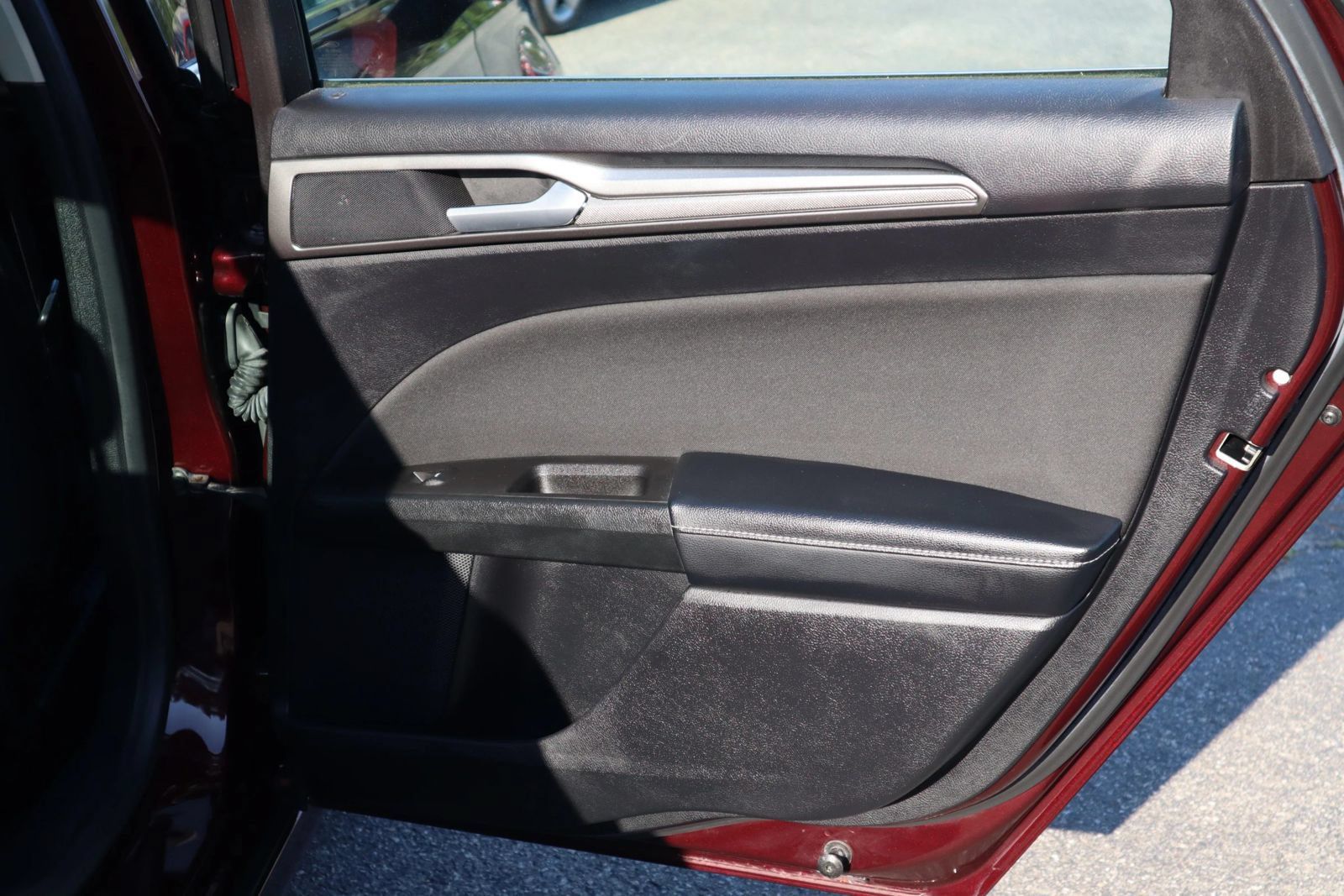 Used 2018 Ford Fusion SE w/ Fusion SE Technology Package FWD image 17