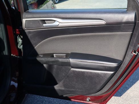 Used 2018 Ford Fusion SE w/ Fusion SE Technology Package FWD image 17