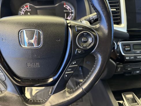 Used 2016 Honda Pilot Touring image 17