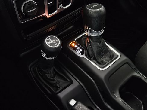 Used 2021 Jeep Gladiator Sport AWD/4WD image 17