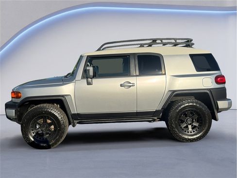 Used 2007 Toyota FJ Cruiser 4WD image 3