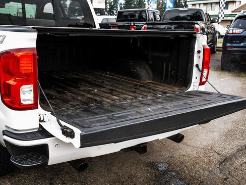 Used 2018 Chevrolet Silverado 1500 LTZ Z71 w/ Redline Edition image 19