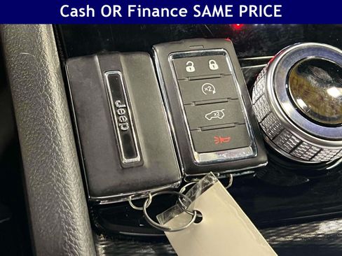 Used 2025 Jeep Grand Cherokee L Laredo w/ Luxury Tech Group I AWD/4WD image 32