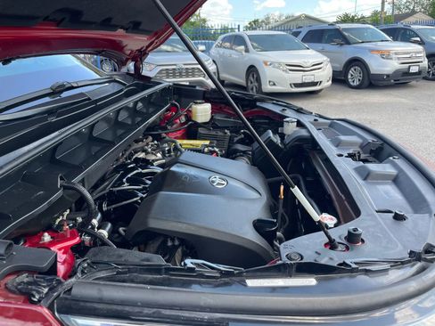 Used 2022 Toyota Highlander XLE image 7