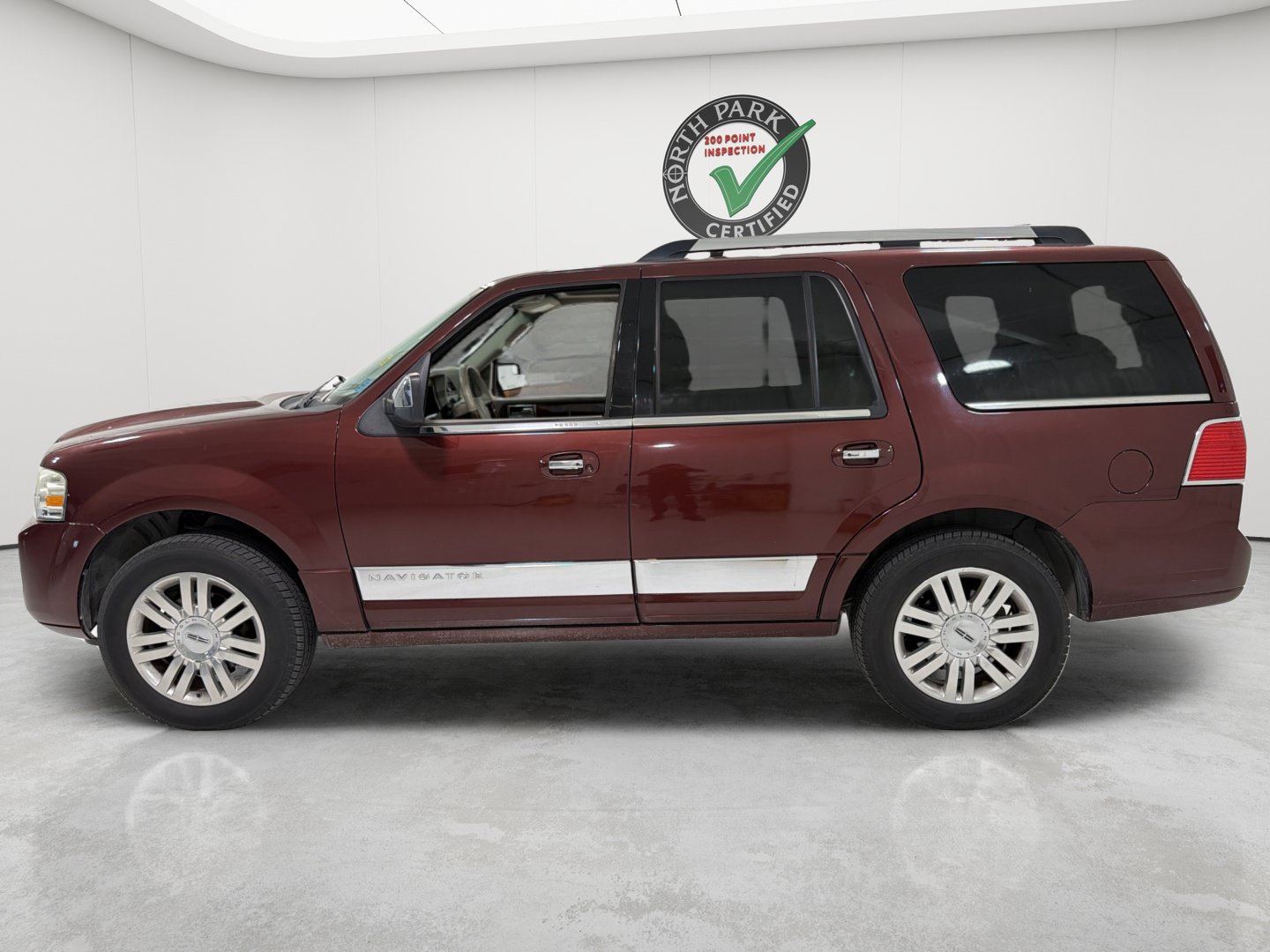 Used 2012 Lincoln Navigator 2WD image 2