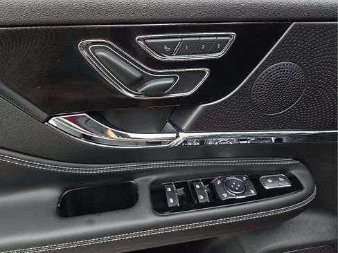 New 2025 Lincoln Corsair Reserve image 13