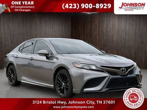 Used 2022 Toyota Camry SE FWD image 1