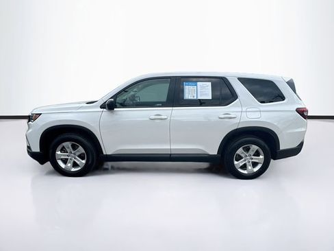 Used 2023 Honda Pilot LX image 4