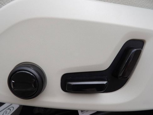 Certified 2023 Volvo XC90 B5 Core w/ Protection Package Premier image 16