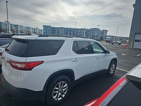 Used 2020 Chevrolet Traverse LT w/ Driver Confidence II Package image 9