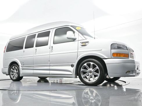 Used 2017 GMC Savana 2500 RWD image 53