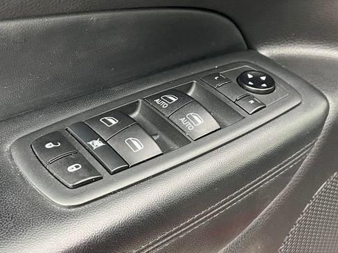 Used 2020 Jeep Grand Cherokee Laredo w/ 18" Wheel & 8.4" Radio Group image 19