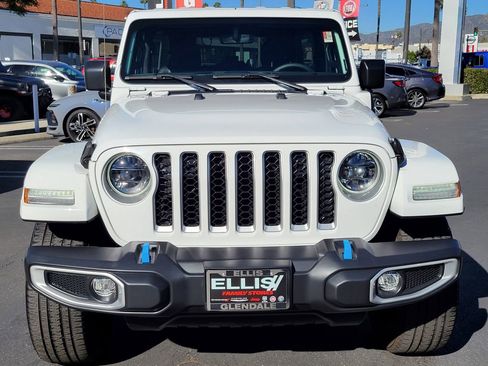 Used 2023 Jeep Wrangler Unlimited Sahara AWD/4WD image 31