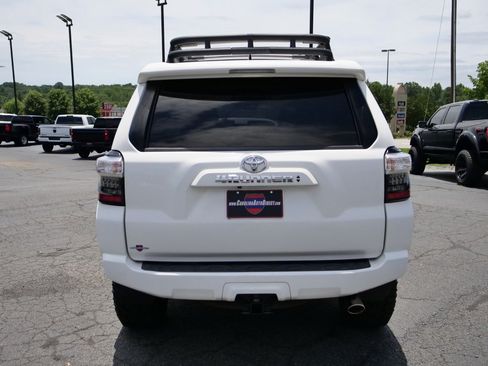 Used 2020 Toyota 4Runner SR5 Premium AWD/4WD image 18