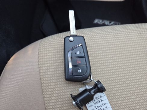 Used 2022 Toyota RAV4 LE AWD/4WD image 30
