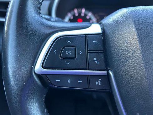 Used 2023 Toyota Highlander XLE image 21