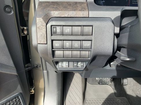 Used 2024 Toyota Tacoma Limited w/ Limited Package (LT) AWD/4WD image 33