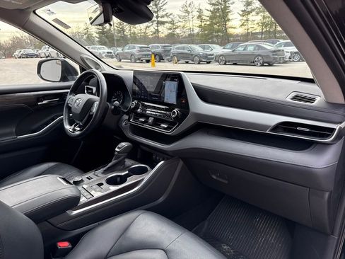 Used 2020 Toyota Highlander Platinum image 30