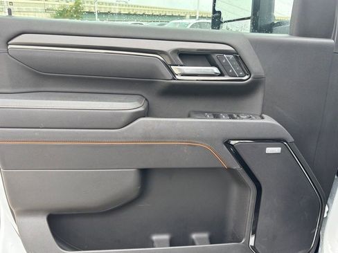 Used 2025 GMC Sierra 2500 AT4 image 12