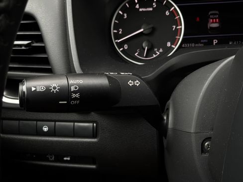 Used 2025 Nissan Rogue SV AWD/4WD image 35
