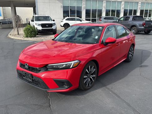Used 2023 Honda Civic EX image 3