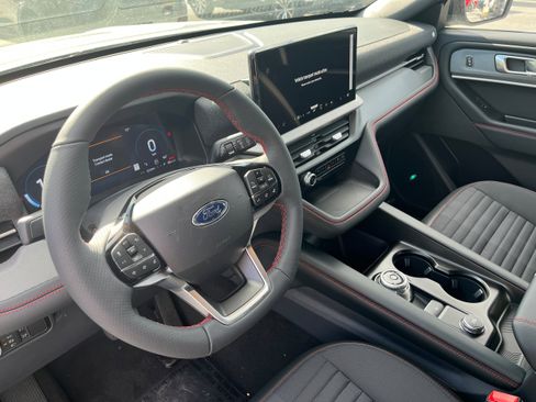 New 2026 Ford Explorer ST-Line w/ ST-Line Street Pack AWD/4WD image 8