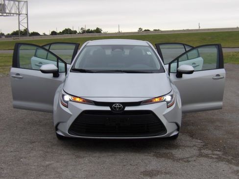 Used 2025 Toyota Corolla LE FWD image 25