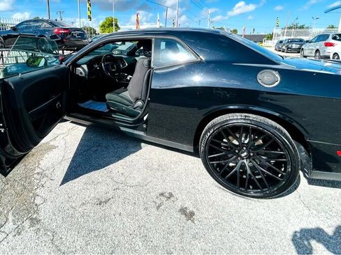 Used 2017 Dodge Challenger R/T image 11