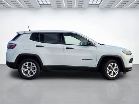 Used 2025 Jeep Compass Sport image 7