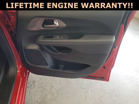 Used 2025 Chrysler Pacifica Select w/ Fav Edition Package FWD image 34