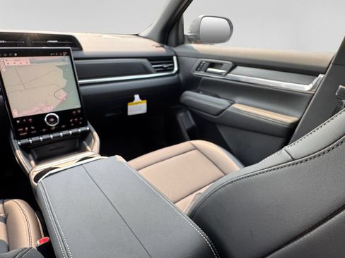 New 2027 GMC Terrain Elevation w/ Elevation Premium Package AWD/4WD image 18