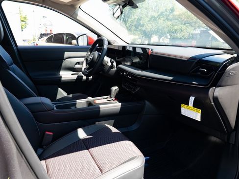 New 2025 Nissan Kicks SR image 25