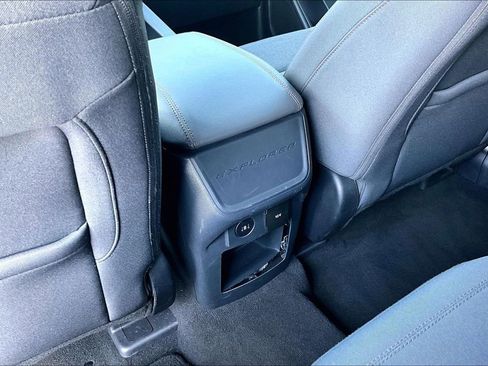 Used 2025 Ford Explorer Active AWD/4WD image 35