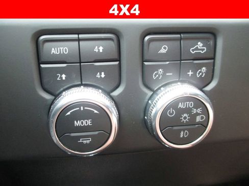 Used 2025 GMC Sierra 2500 AT4 w/ AT4 Premium Plus Package AWD/4WD image 31