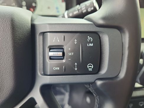 Used 2024 Land Rover Defender 110 X-Dynamic SE image 18