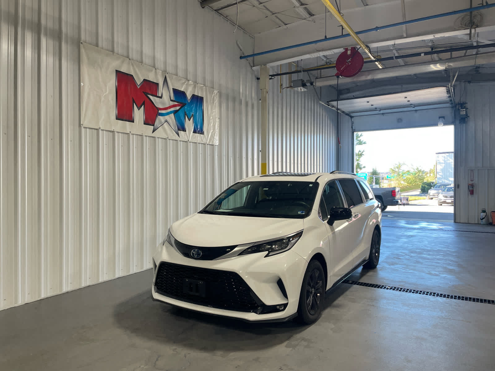 Used 2024 Toyota Sienna XSE w/ XSE Plus Package AWD/4WD image 2