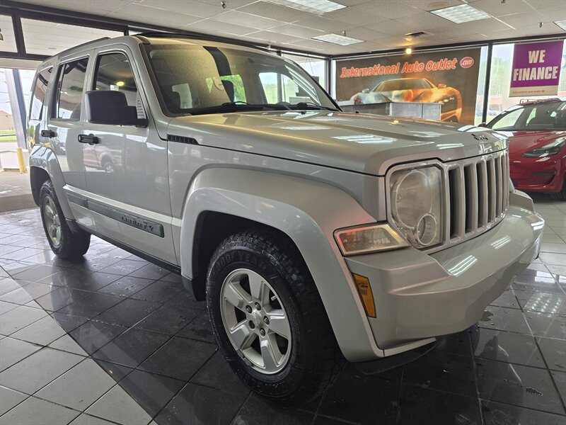 Used 2009 Jeep Liberty Sport w/ Popular Equipment Group AWD/4WD image 3