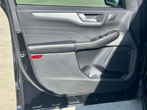 Used 2023 Ford Escape Platinum image 12