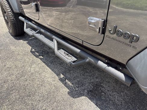 Used 2023 Jeep Gladiator Sport AWD/4WD image 5